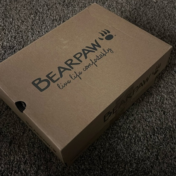 NWT* Bearpaw kids slippers size 2(y) - Picture 5 of 5